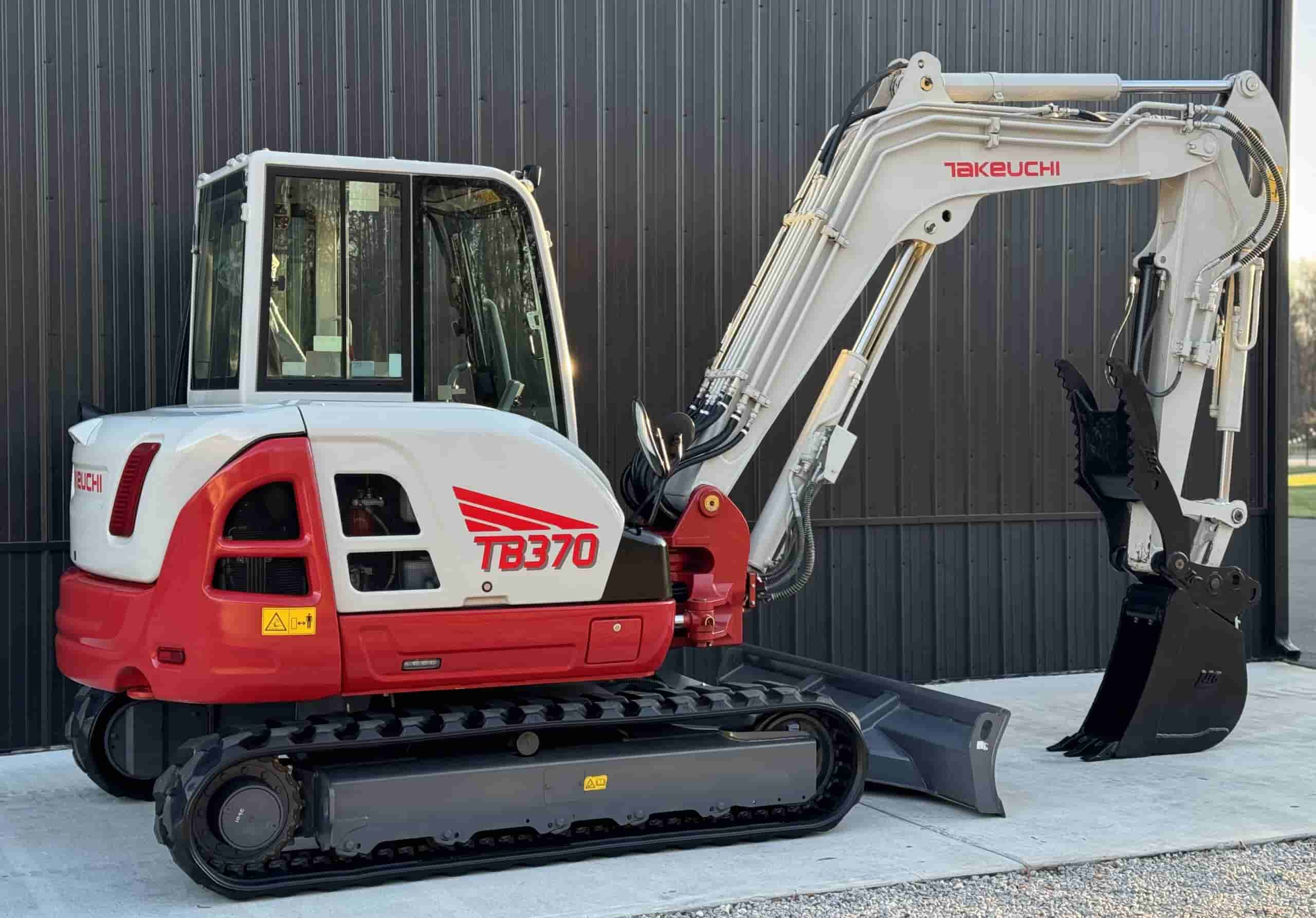 2022 TAKEUCHI TB370 4 Buckets
